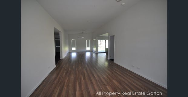 MODERN HOME CLOSE TO TOWN CENTRE - Photo 1