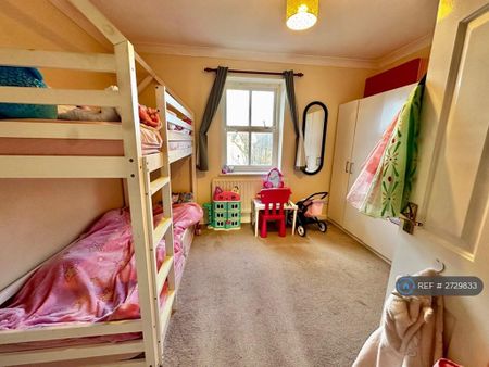 4 bedroom end of terrace house to rent - Photo 5