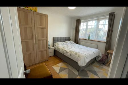 Room in a Shared House, St. Bernards Close, LU3 - Photo 3