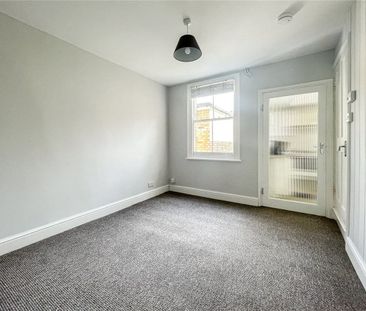Well presented 2 bedroom mid terraced house situated in the popular... - Photo 3