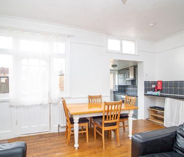 4 bedroom terraced house to rent - Photo 3