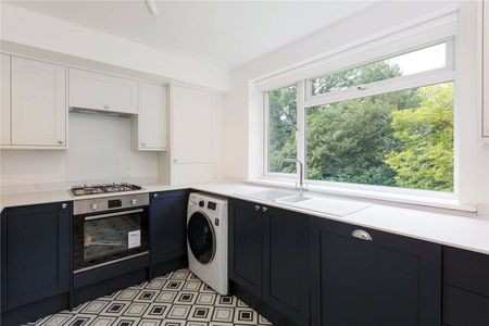 2 bedroom flat in central Tunbridge Wells location - Photo 2