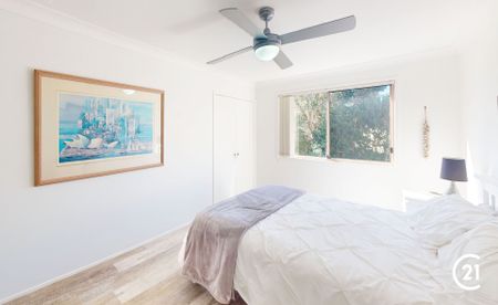 Coastal Gem – Walk to the Beach and Local Eateries - Photo 3