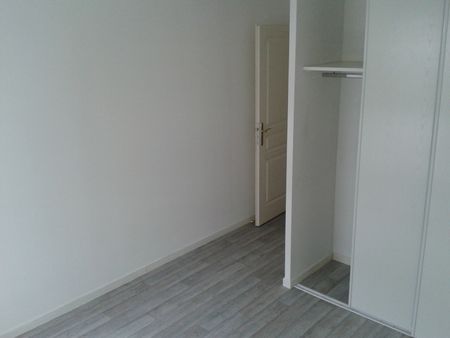 Location Appartement 3 Pièces 76 m² - Photo 2