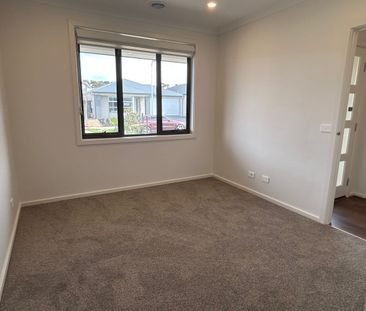 BRAND NEW, Functional & Great Location!! - Photo 3