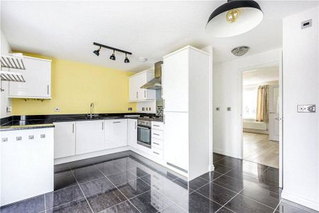 3 bedroom end of terrace house to rent - Photo 2
