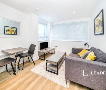 studio to rent Wood Street, East Grinstead, West Sussex, RH19 - Photo 2