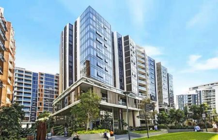 Fully Furnished Spacious 1 Bedroom Apartment in the Heart of Mascot - Photo 4