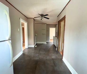$1,749 / 3 br / 1 ba / 82 1/2 Grey st - Photo 2