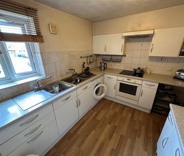 Moray Close, HA8 8AT, Edgware - Photo 3