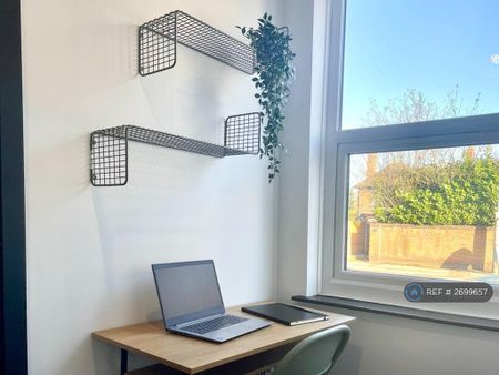 1 bedroom in a house share to rent - Photo 5