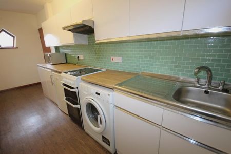 2 bedroom maisonette to rent - Photo 4