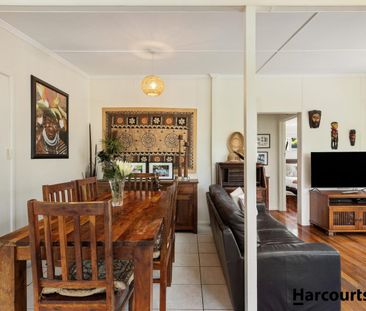 Family Home in Perfect Location! - Photo 2