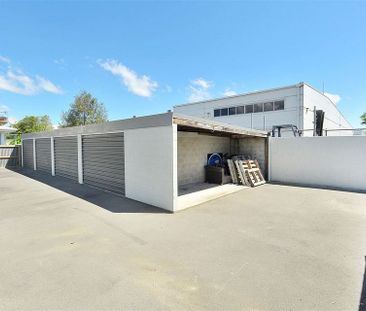 Under Application - Photo 2