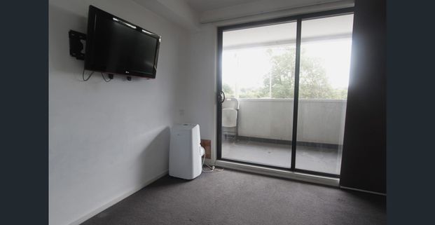 Budget student accommodation for 1 person only next to Box Hill Institute - Photo 1