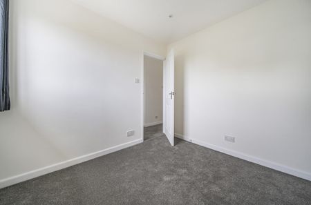 4 bedroom detached house to rent - Photo 4