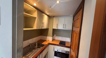 STYLISH STUDIO APARTMENT: - Photo 5