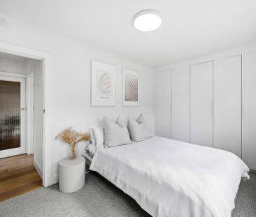 Spacious, Stylish & Perfectly Positioned - Photo 4