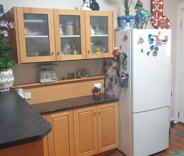 FULLY FURNISHED STYLISH 2 BEDROOM FLAT IN PETONE - Photo 2