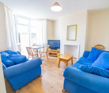 8 Carlton Avenue - Photo 2