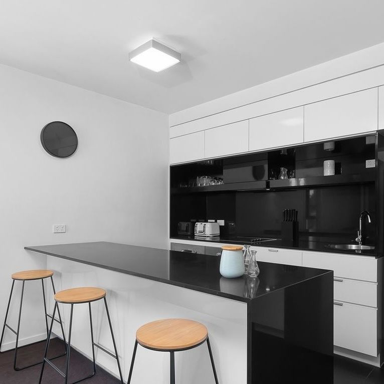 Bowen Hills 2 beds, 2 bath, 1 car - Photo 1
