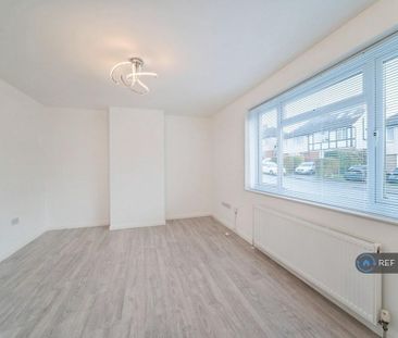 3 bedroom semi-detached house to rent - Photo 6