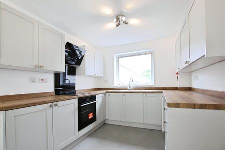 4 bedroom end of terrace house to rent - Photo 2