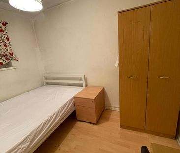 Room in a Shared House, Ernest Street, E1 - Photo 4