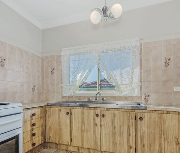 Spacious Three-Bedroom Home - Photo 5