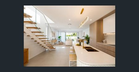 Simply Stunning Luxury Duplex - Photo 2