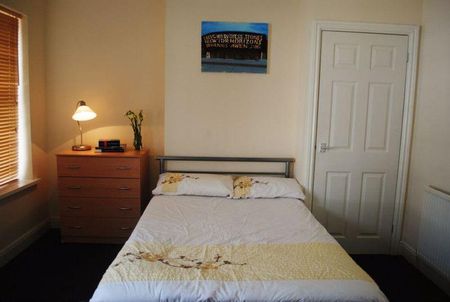 3 bedroom terraced house to rent - Photo 3