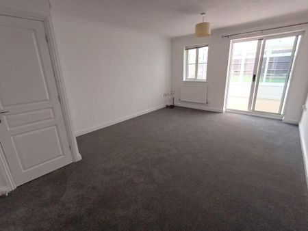 3 bedroom semi-detached house to rent - Photo 2