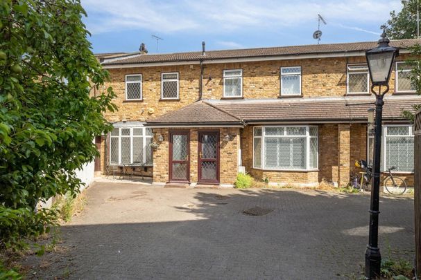 2 Bed Terraced House, Spooners Mews, W3 - Photo 1