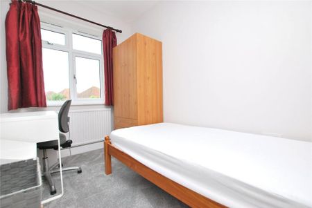 4 bedroom semi-detached house to rent - Photo 3