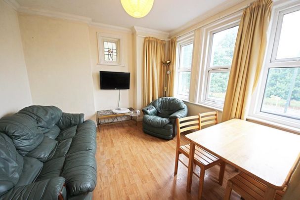 3 bedroom flat to rent - Photo 1