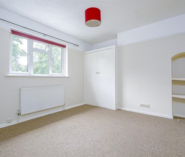 To Let 2 Bed Apartment - Photo 3