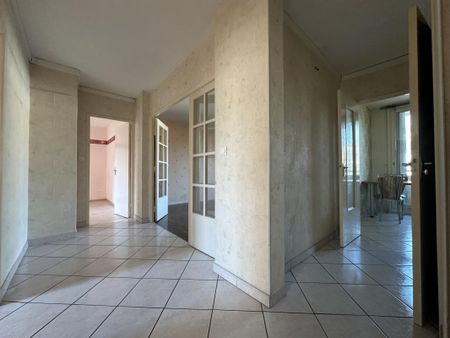 Location Appartement 4 pièces 75m² CHAMBERY 73000 - Photo 3