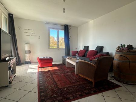 Appartement T3 au centre de CHAZAY D'AZERGUES - Photo 4