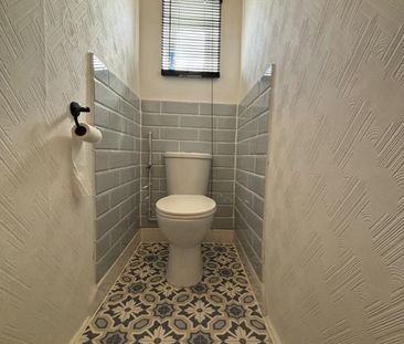 3 bedroom end of terrace house to rent - Photo 1