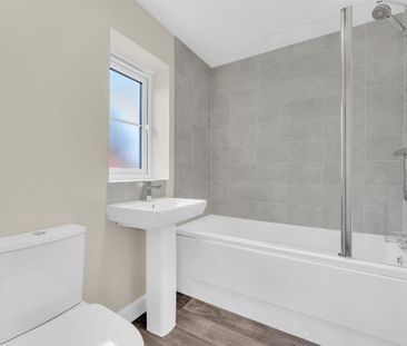 3 bedroom semi-detached house to rent - Photo 4