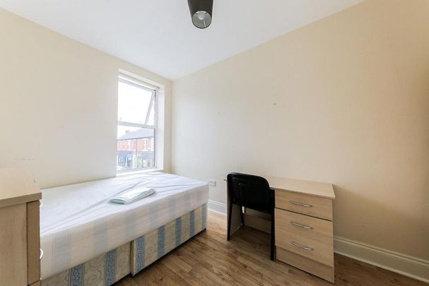 8 bedroom house to rent - Photo 1