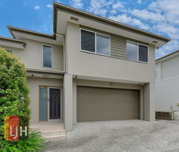 SPACIOUS & MODERN TOWNHOUSE WITH DUCTED AIR + MORE!! - Photo 1