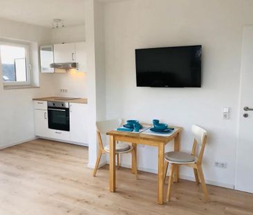 VOLLMÖBLIERT! Kernsanierte Einzimmerwohnung mit Südbalkon - Photo 1