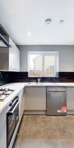 4 bed detached house to rent in The Spinney, High Wycombe, Buckinghamshire, HP11 1QE - Photo 3