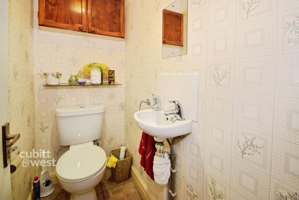 3 bedroom detached bungalow to rent - Photo 1