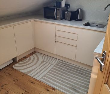 Room in a Shared House, The Drive, CR7 - Photo 4