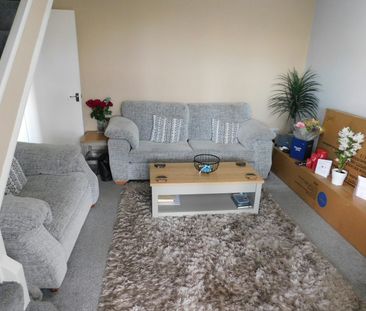 Terraced House to rent on - Photo 1