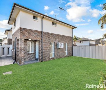 Modern Three Bedroom Town House - Photo 3