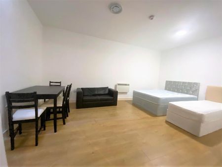 Studio to rent - Photo 2