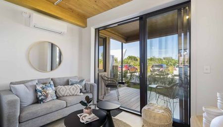 Brand New in Mount Albert! - Photo 5